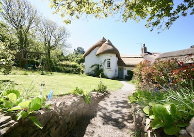 Putsborough Manor Cottage (4 + Schlafsofa + Babybett) Hunde Tennis Strand Whirlpool SKY TV