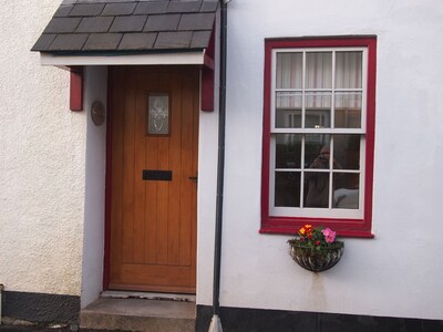 Country Terrace Cottage close to the River Dart and Totnes Town Centre