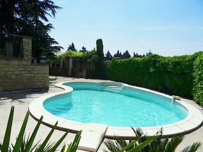 Quiet and tranquility near the alpilles in this house with swimming pool