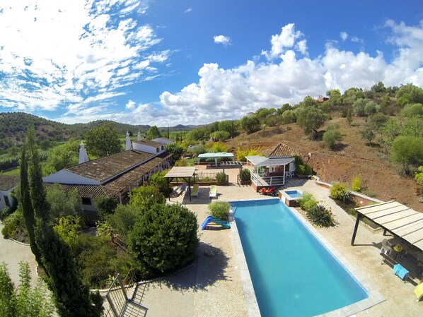 Fazendinha pool and house