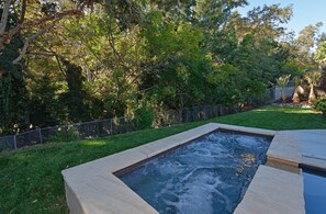 Relaxing Spa Jacuzzi overlooking Griffith Park