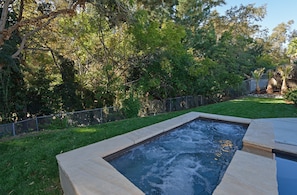 Relaxing Spa Jacuzzi overlooking Griffith Park