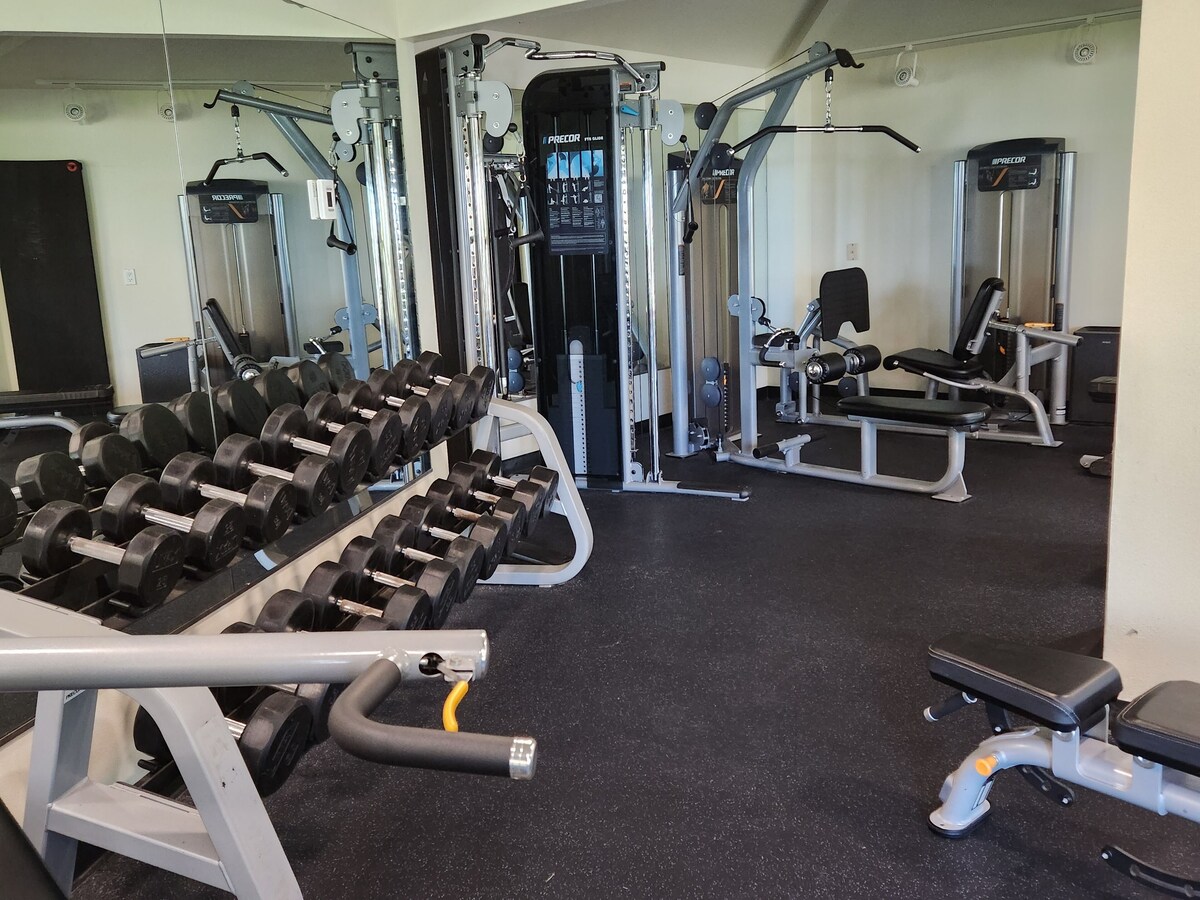 Special Rates June – Aug! 5 Star Reviews! F403 Top Floor 2 BR/3 BA