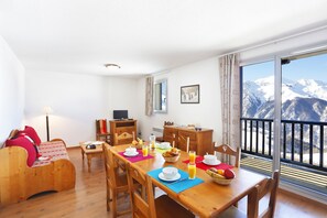 Come and stay in our cozy and bright 2 bedroom apartment in Peyragudes!