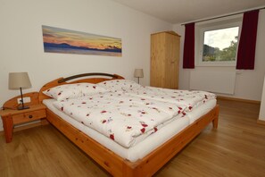 Schlafzimmer "Rot" mit 180cm Doppelbett