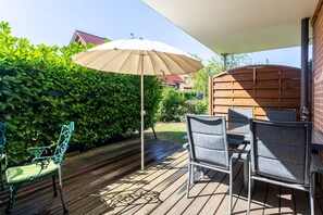 möblierte Terrasse