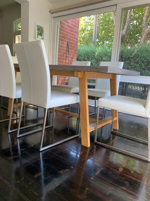 LARGE DINING ROOM FLOWING FROM LOUNGE -CONCRETE DINING TABLE SEATING UP TO 6 