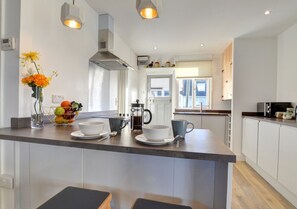 Neatly fitted kitchen including a breakfast bar.