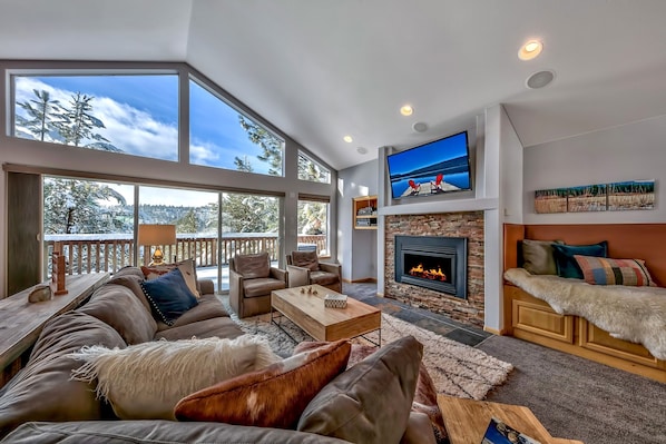 Immediately, you'll feel right at home in this grand, open livin - Immediately, you'll feel right at home in this grand, open living space with a fireplace, TV with AV system, and plenty of seating. Not to mention that view!