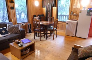 loungeroom
