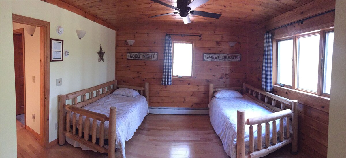 Bright cabin retreat happily situated 7 miles from Whiteface Mt
