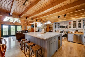 KITCHEN BAR CAN SEAT 8 - OPEN FLOOR PLAN TO LIVING ROOM