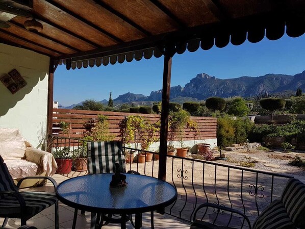 Excellent spot with a view to enjoy along with your morning coffee!