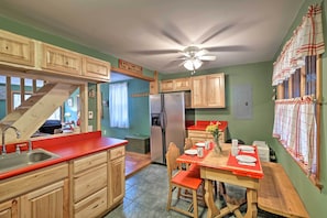 Kitchen & Dining Area | Dishware/Flatware