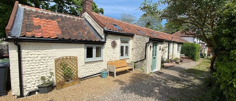 18th Century Cottage Renovated to an extremely high standard with care. Perfect!