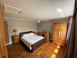 Beautiful master bedroom.  Kings Size bed and hotel quality linen.