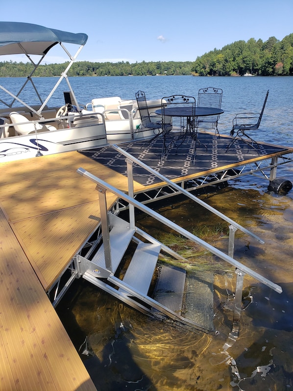 Easy entry to lake and pontoon for cruising! Dine lakeside, too!