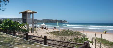 Vista do lado esquerdo da praia de Geribá