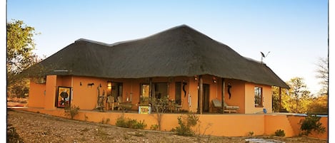 The Villa with hottub, fire place, braai, outside shower and drinking hole