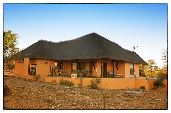 The Villa with hottub, fire place, braai, outside shower and drinking hole