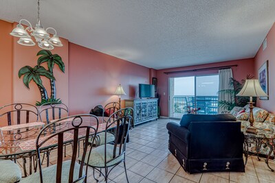 Beautiful Beach Front Condo 3 BR/2 BA