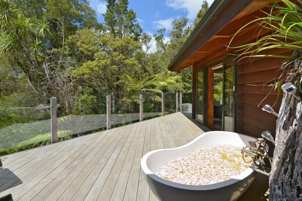 Relaxing bath in private setting