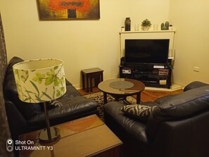 Lounge Area 40" FlatscreenTV, DVD, Foxtel Basic, Chromecast, Internet Modem, CD