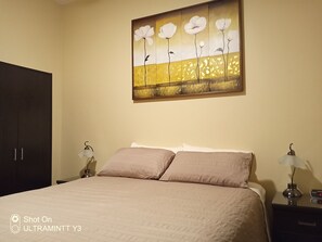 Bedroom 2 Queen