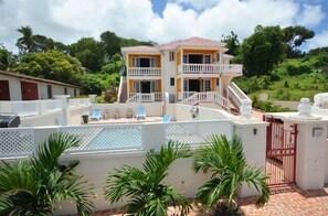 Street View, pool & Villa