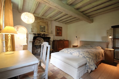 Superb country house 17 th century to rent in the heart of the Perche