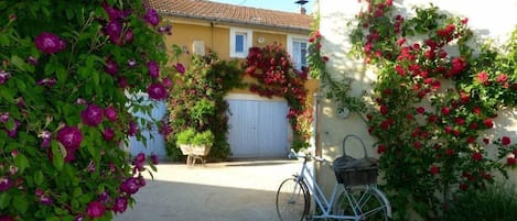 entrée de la bastide