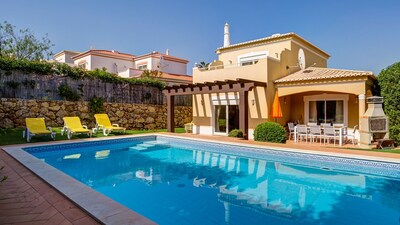 Oasis Parque, piscina climatizada, sala de juegos y aire acondicionado