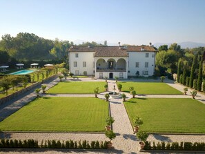 The Villa and the XVII Century Italian garden