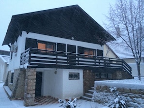 CHALET SOUS LA NEIGE