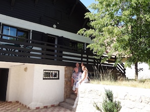 DES VACANCIERS AU
CHALET