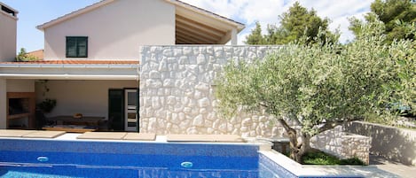 Villa Demer // 30 sq.m. pool, jacuzzi, waterfall and sundeck