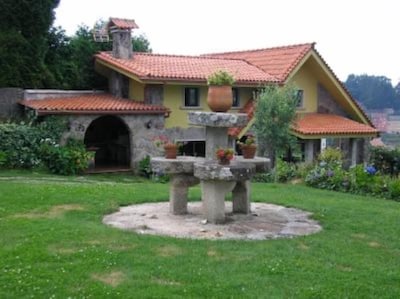 BUEU: Chalet-Villa con jardin.-- Casa Nueva de Bueu-en las Rias Baixas-Po