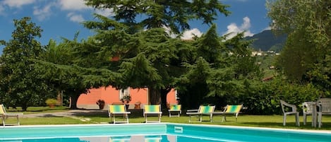 Villa Sundial - the swimming pool and the house.