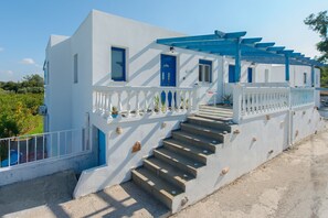 The Citrus House, a wonderful spacious 3 bedroom villa in Rhodes.