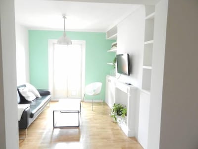 Ferienwohnung - Bright and airy 2 bedroom apartment downtown Madrid