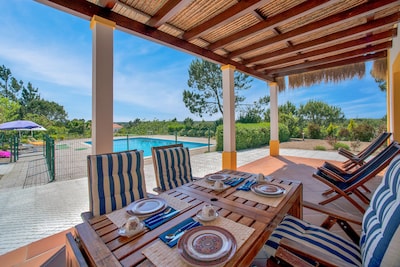 Hervorragende Villa in geschlossener Wohnanlage in der Nähe von Comporta Privates Salzschwimmbad