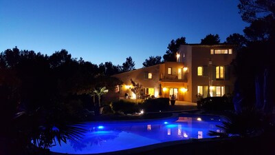 Gran villa, residencia cerrada, piscina climatizada, Wifi, piano, Lourmarin, Luberon