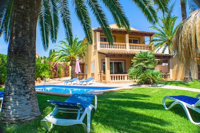 Gran villa con piscina, jardín de palmeras y WiFi - 8 personas + 2 niños *