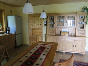 Anrichte und Bartisch