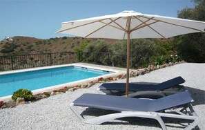 Pool mit Blick auf die Berge