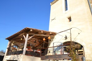 façade et terrasse ensoleillé