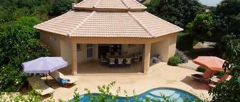 une villa dans un écrin de verdure