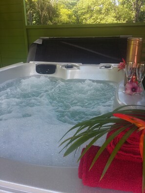 Bain à remous extérieur