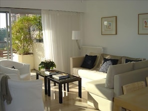 Living room towards terrace
