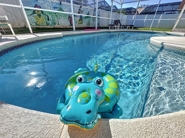 Fully fenced pool